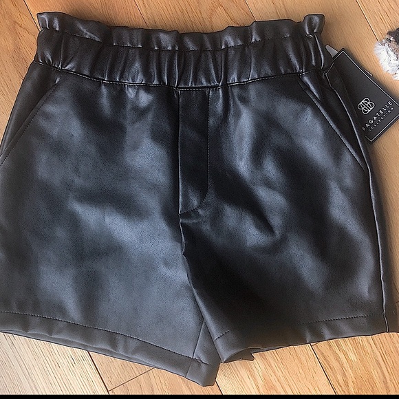 Bagatelle High Rise Faux Leather Shorts with Pockets in Black Size Small NWT - Picture 4 of 12